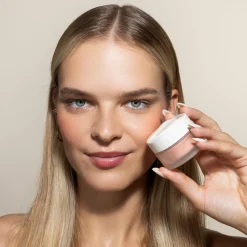 Natural Blush Powder with Amber, 643 Peachy (5 g)